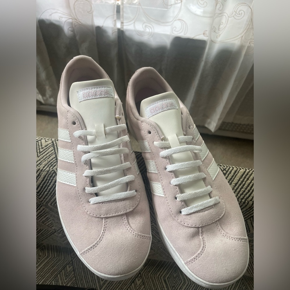 Gentile Used Adidas Soft Pink and White Sneakers